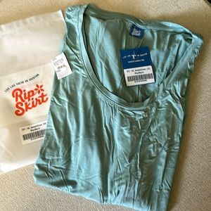 Ripskirt Hawaii classic Tee in Seasalt Green NWT size XXL. In bag too.